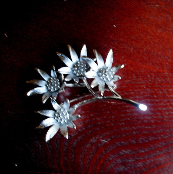 Delicate vintage 1970, brushed ,  silver metal br… - image 3