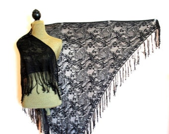 Boho vintage 1970  soft polyester , oversize, triangle  scarf -shawl with  a fringe and  exotic paisley  pattern.