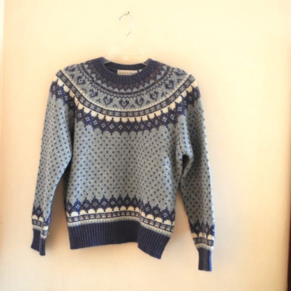 Nordic style vintage 90s, gray wool blend,knit sweater-pullover. Made by Northern Isles. Size  XL.