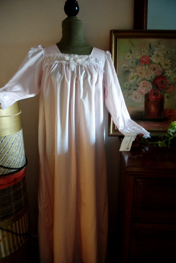 Victorian style  vintage 80s, pastel pink , silky… - image 5