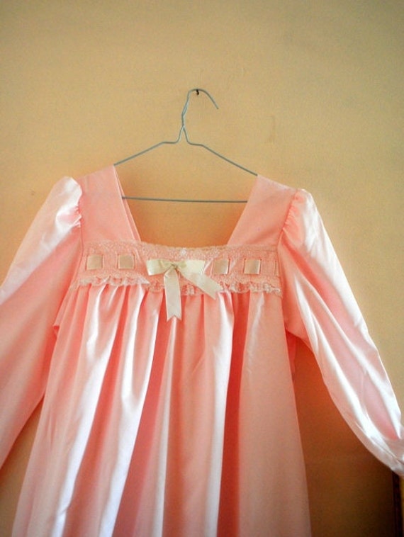 Victorian style  vintage 80s, pastel pink , silky… - image 4