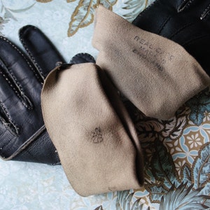 Retro vintage 60s charcoal black genuine calf leather table cut hand stithed gloves . Made in England. Size 6 1/2 image 5