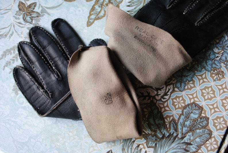 Retro vintage 60s charcoal black genuine calf leather table cut hand stithed gloves . Made in England. Size 6 1/2 image 5