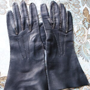 Retro vintage 60s charcoal black genuine calf leather table cut hand stithed gloves . Made in England. Size 6 1/2 image 3