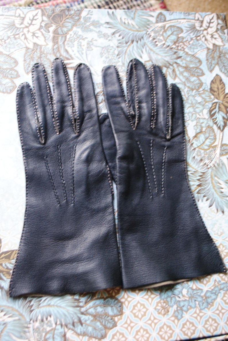 Retro vintage 60s charcoal black genuine calf leather table cut hand stithed gloves . Made in England. Size 6 1/2 image 3