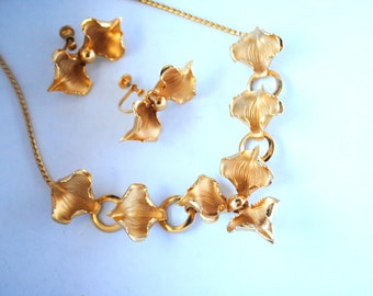 Art Nouveau Vintage 50s Jewelry Set: Gold Tone Metal | Etsy