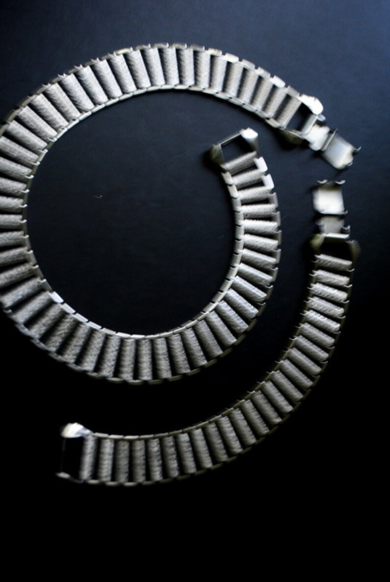Industrial vintage 60s brushed silvertone metal parure: rectangular vertical links , necklace with a matching bracelet. Made by Judy Lee. image 2