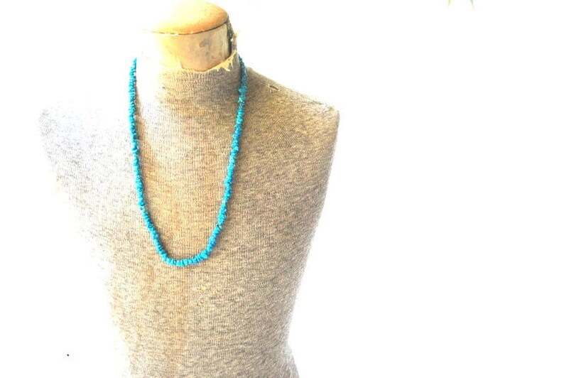 genuine turquise nugget beads Boho vintage 70s blue long necklace.