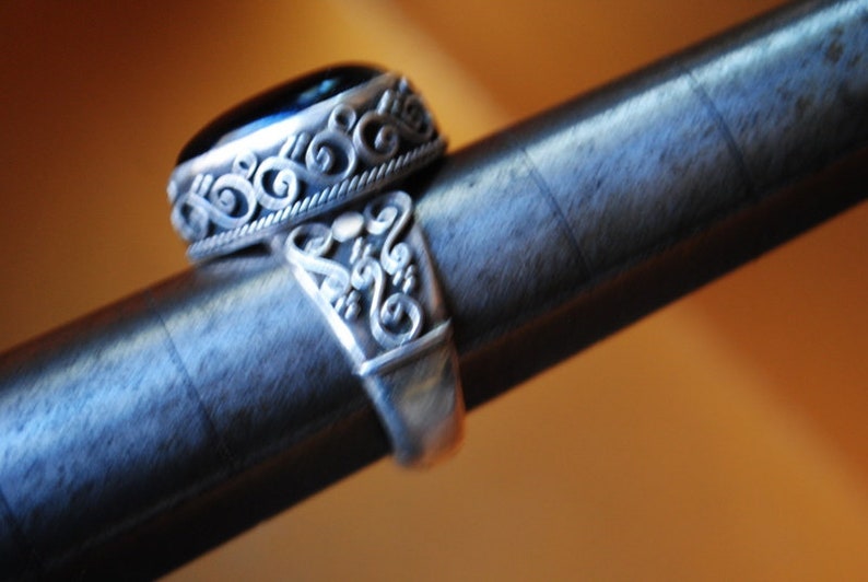 Dramatic vintage 90s unisex By Suarti Bali Size 11. oversize sterling silver 925 ornate ring with a teardrop shape genuine onyx