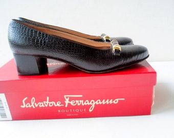 1990 vintage , luxurious , classy, dark brown, textured , genuine leather  pumps. Made by Salvatore Ferragamo  Boutique  Italy. Size 8 1/2 b