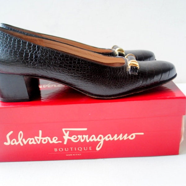 1990 vintage , luxurious , classy, dark brown, textured , genuine leather  pumps. Made by Salvatore Ferragamo  Boutique  Italy. Size 8 1/2 b