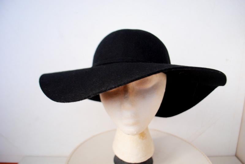 1990 Vintage, Black, 100% Wool , Classy Hat With a Wide  display picture 2