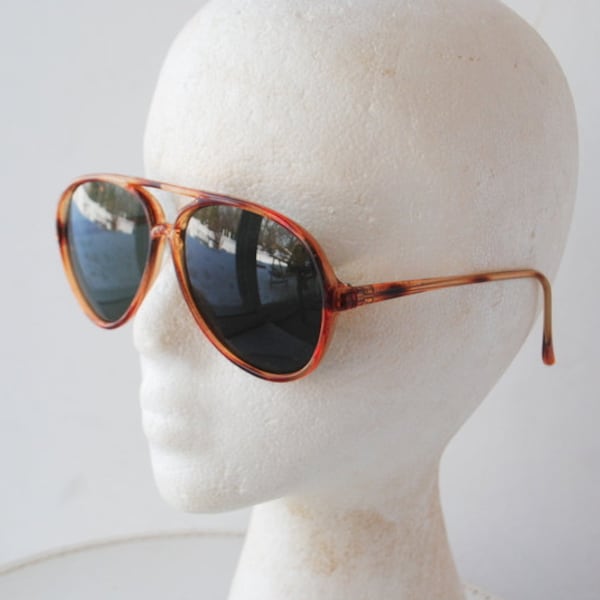 Aviator style vintage 80s, , light brown  plastic, unisex  sunglasses with a forest green glass lenses. Made by Opti Ray in  Taiwan.