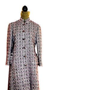 Mod vintage 60s, white and  plum , zigzag pattern,  tapestry  texture coat. Size 6. Union Made.