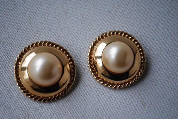 1980 vintage , statement , large button shape  cl… - image 7