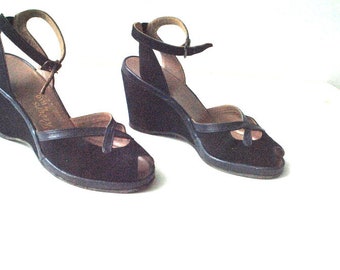 Genuine vintage 40s, dark navy blue  suede , wedge , peep toe sandals with  ankle strap. Rovers by Rao. Size 5M.