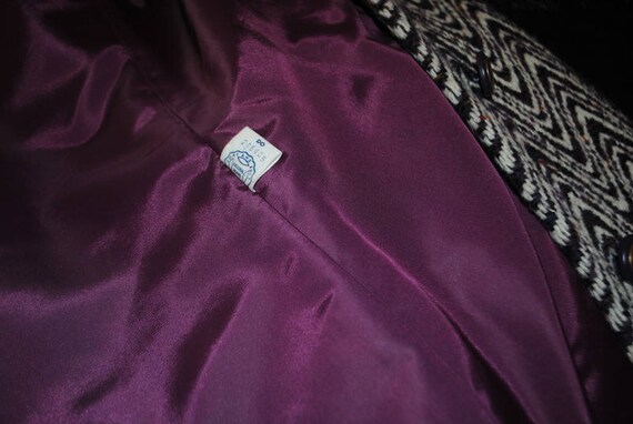 Mod Vintage 60s, White and Plum , Zigzag Pattern, Tapestry