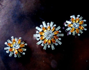 Art deco vintage 50s, clear and yellow rhinestones, jewerly set: brooch-pendant and matching  clip on earrings. Made by Bellini.