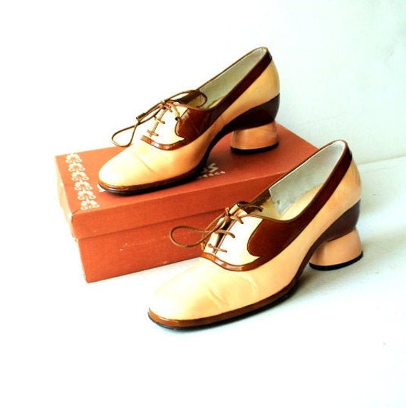 Wearable Art Vintage 70s, Cream- Brown Patent Leather Oxford  display picture 2
