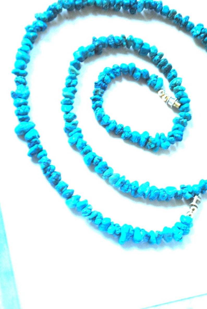 genuine turquise nugget beads Boho vintage 70s blue long necklace.