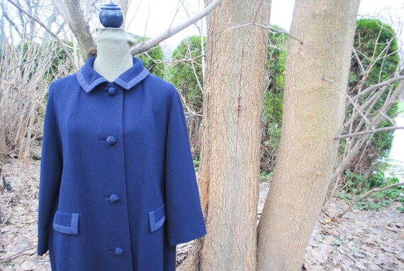 Mod vintage 60s, dark navy blue , wool coat with … - image 2