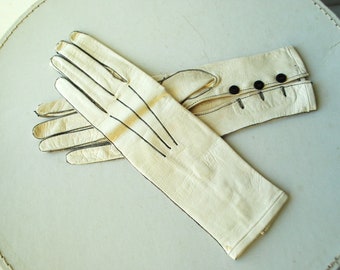 Victorian, vintage  1900 s   , off white kid gloves with a black thread stitching and black buttons. Size 6 1/2 for the thin wrist.