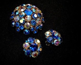 Hollywood vintage 1950s blue rainbow aurora borealis demi parure, brooch  and clip on earrings. Made by Joseph Warner.