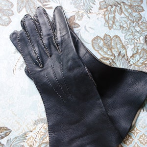 Retro vintage 60s charcoal black genuine calf leather table cut hand stithed gloves . Made in England. Size 6 1/2 image 2