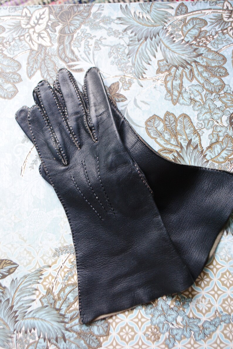 Retro vintage 60s charcoal black genuine calf leather table cut hand stithed gloves . Made in England. Size 6 1/2 image 2