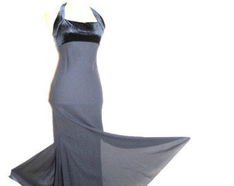 Glamour vintage 70s, black , double polyester , maxi dress with a black , stretched velvet halter. Made by Zum-Zum . Size 6.