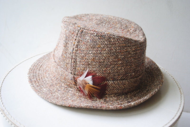 Classy Vintage 1990 , Irish Tweed, Fedora Style, Walking Man's Hat With a  Feather. by Jonathan Richard. Size 7 3/8 