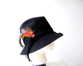 Luxurious vintage 80s black wool  ,vagabond fedora hat with a multicolor feather and tassel. Made by Mr.John .Size 21