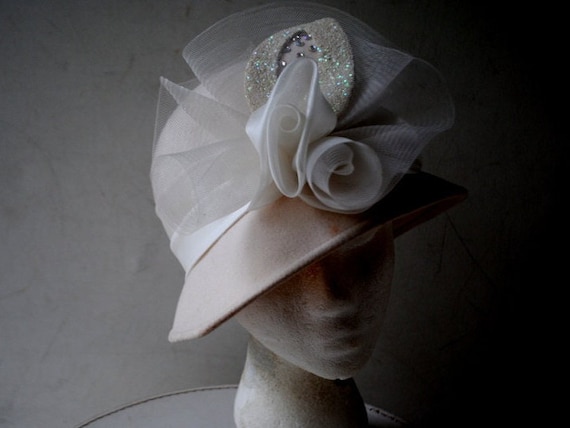 1980 Vintage off White Wool Felt, Art Deco , Cloche Style 