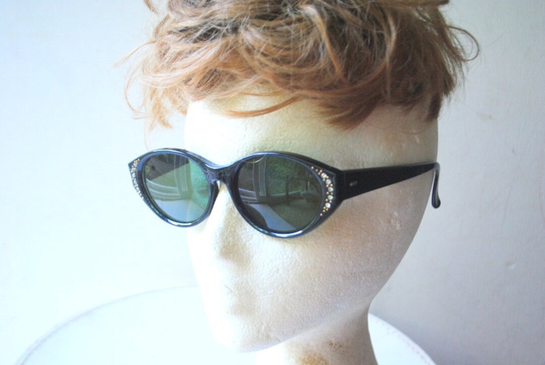 1980 Vintage, Unique , Cat Eye Style Sunglasses, Black Frame 1980 Vintage, Unique , Cat Eye Style Sunglasses, Black Frame