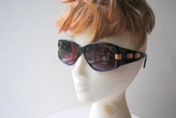 Valentino Vintage Sunglasses Rare Oval Black off White OLIVER 