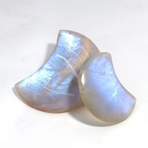 Super Flashy Moonstone moon carving,Blue flash moon,Crystal Moon Carving,Blue Moonstone,Healing Crystals,Belomorite Moonstone Moon