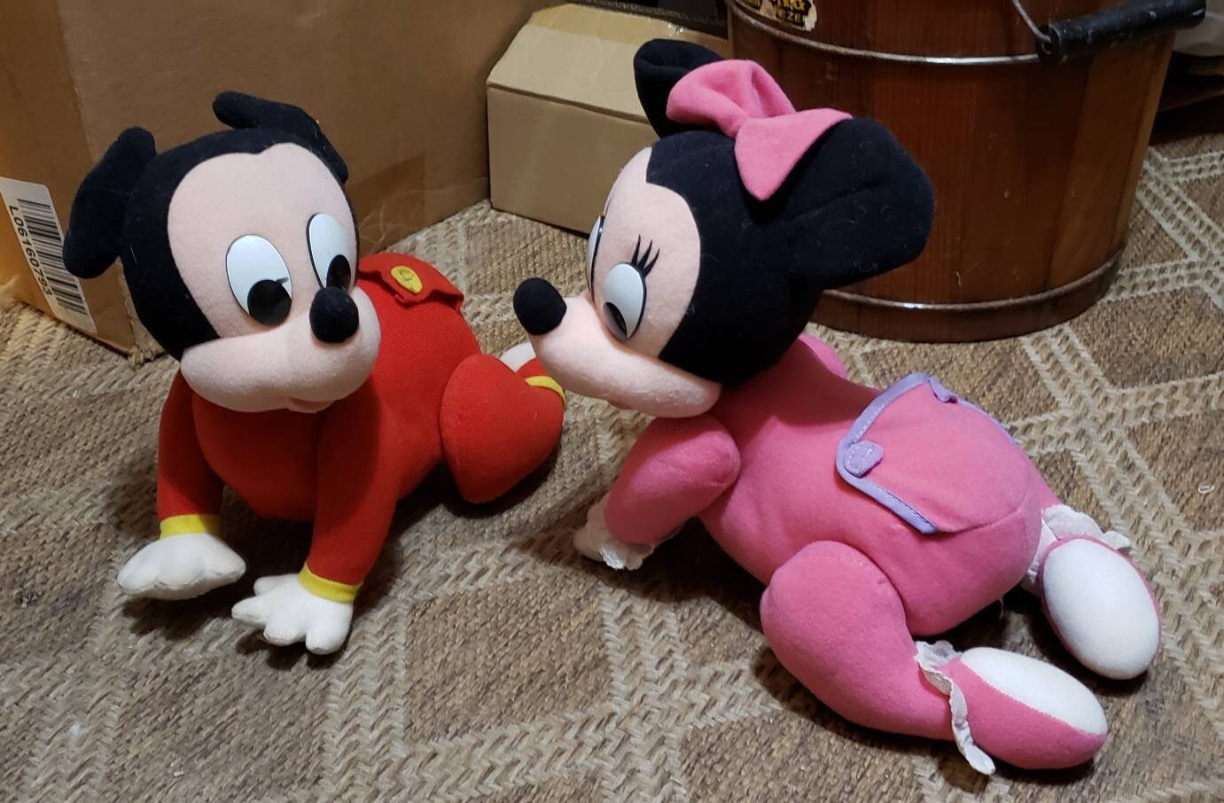 minnie mouse crawling