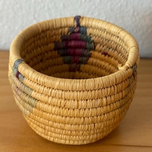 Miniatur gewebter afrikanischer Korb - Ureinwohner-Korb - Alaskan Eskimo-Korb