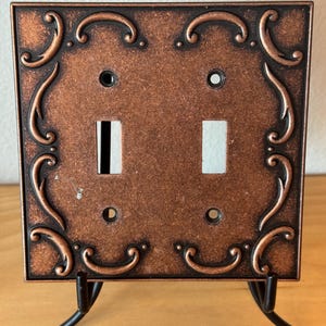 Vintage Dekorativa Strömbrytarplatta & Uttagsskydd - Koppar / Metall - MCM / Art Deco / Cottagecore / Fransk Lantlig / Bondgård