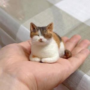 Custom Needle Felted Cat Sculpture, Handmade Wool Cat Figurine from Photo, Pet Memorial Gift
