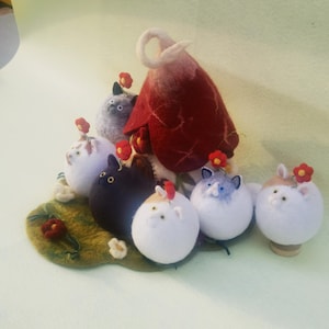 Mini Felted Cartoon Cat Egg – Handmade Wool Kitten Ornament – Custom Wool Felt Cat Egg Figurine – Personalized Easter Gift for Cat Lovers