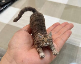 Figura de gato personalizada de fieltro de aguja, escultura de gato de fieltro de lana personalizada, monumento conmemorativo para la pérdida de una mascota.