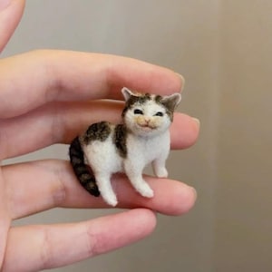 Miniature Needle Felted Sculpture – Spooky Halloween Cat Ornament, Creepy Kitten Figurine, Dollhouse Decoration