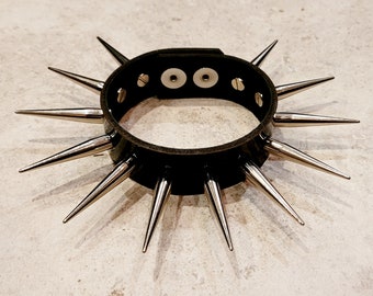 Patent leather spiked cuff - XL