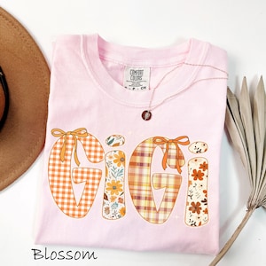 Comfort Colors® Gigi shirt, retro floral grandma tshirt, Gigi tee, new grandma announcement gift, gift for grandma, Mother’s Day gifts