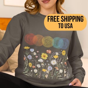 Sweater met wilde bloemen boho, kleurrijke zonnen, boho-esthetiek ronde hals, grillige bloemen trui met gezellige bloemen, botanische gelaagdheid