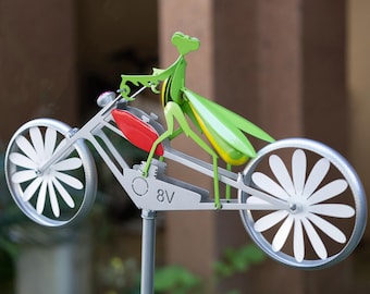 Handmade Metal Art Insect Mantis Motorcycle Windmill Stake Statue for Garden Decor Unique Outdoor Art for Your Space
