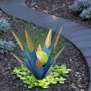 Customizable Agave Garden Sculpture with Colorful Solar-powered LED Glass Orb – Tequila Rustic Cactus Yard Art Metal Art Lawn Décor