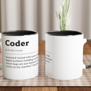 Mok grappige codeerder: koffiekopje programmeur met slimme definitie afbeelding 3