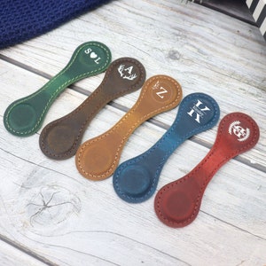 Custom Leather Magnetic Bookmark,Magnetic Bookmark With Initial/Name,Vintage Handmade Bookmark,Reader Gift,Book Lover Gift,Gift for Him/Her